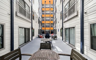 Apartamento inteiro em residência em 1009 W 26th St, Austin, TX 78705, United States, imagem 33 de 44