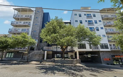 Apartamento inteiro em residência em 1009 W 26th St, Austin, TX 78705, United States, imagem 35 de 44
