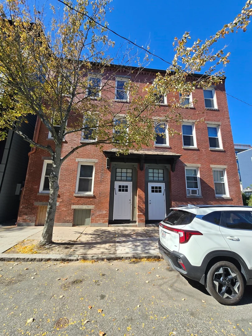 72, Liverpool St., Unit 3, East Boston, Boston, MA, 02128