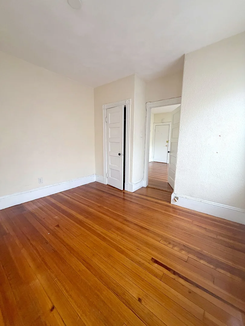 379A, Cardinal Medeiros, Unit 5, Kendall Square, Cambridge, MA, 02141