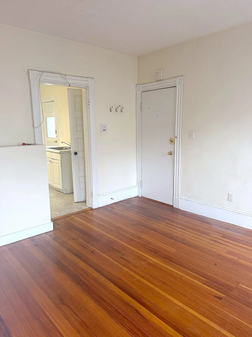 379A, Cardinal Medeiros, Unit 5, Kendall Square, Cambridge, MA, 02141