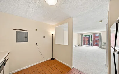 Apartamento inteiro em residência em 36, Bellvista Rd., Unit 48, Brighton, Boston, MA, 02135, imagem 1 de 18