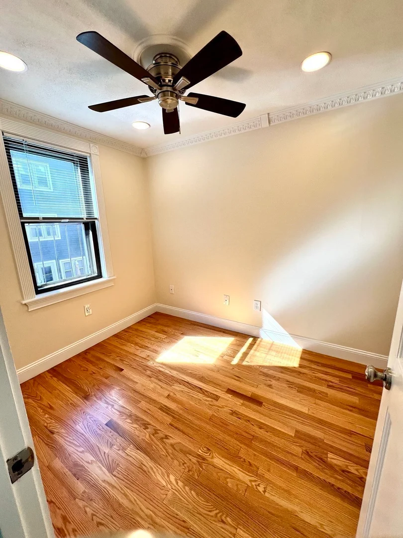 171, West 6th St., Unit 2, South Boston, Boston, MA, 02127