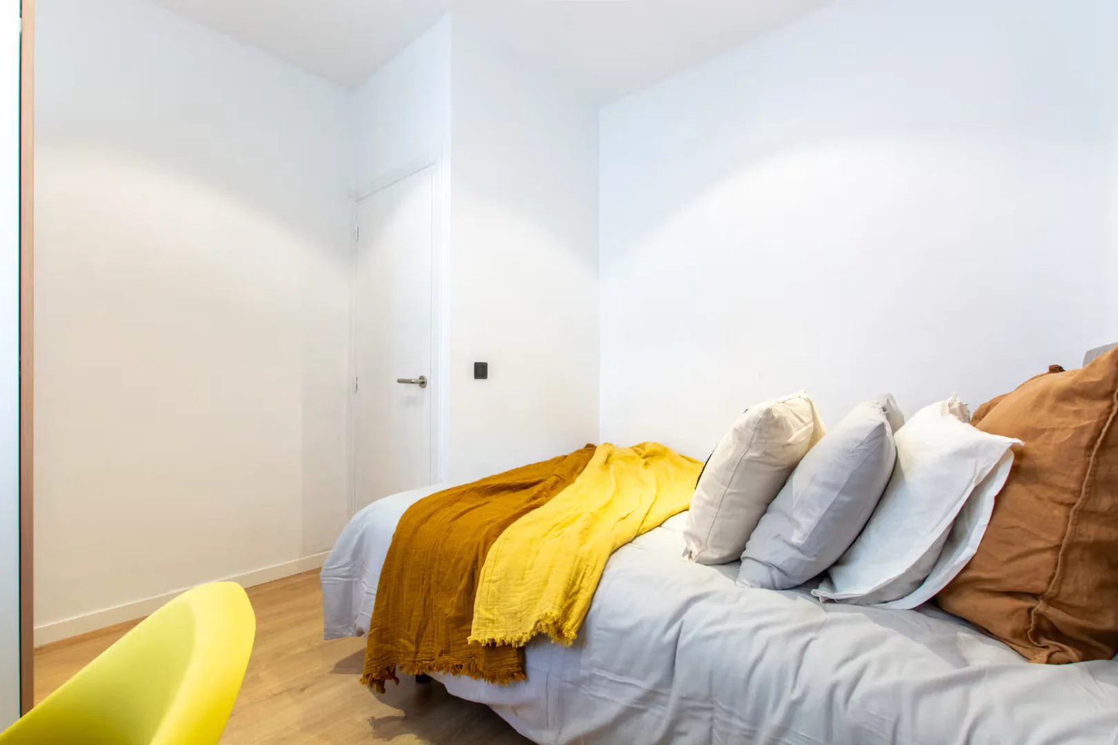 Habitación estudiantil amplia y cómoda en 