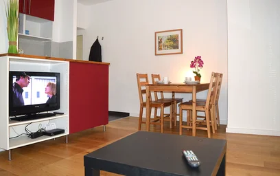 Entire apartment at Schillingstraße, Innenstadt, image 3 of 10