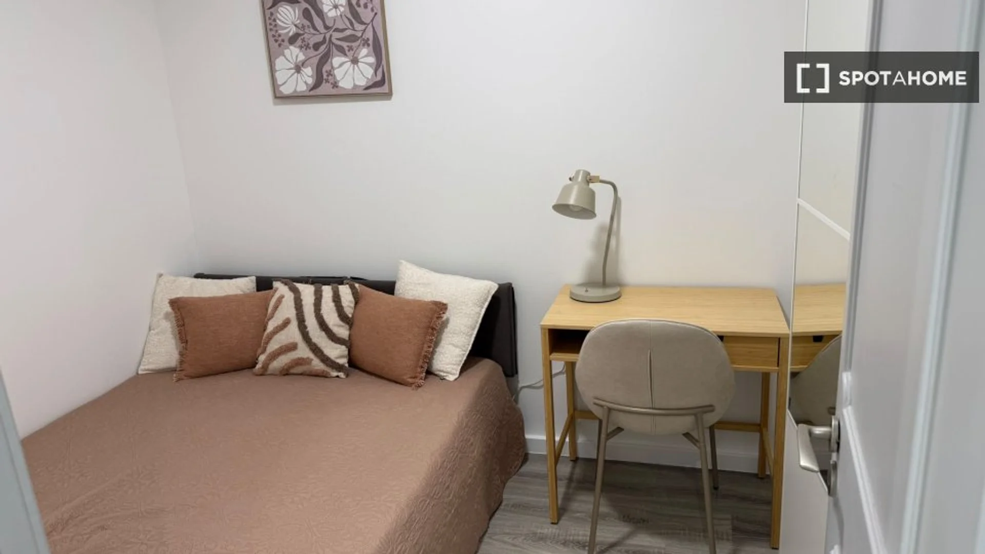 Bezahlbares Zimmer für Studenten mit ausreichender Beleuchtung in 