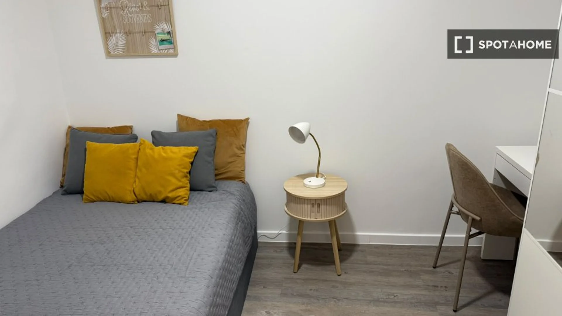 Habitación estudiantil económica con ubicación conveniente en 