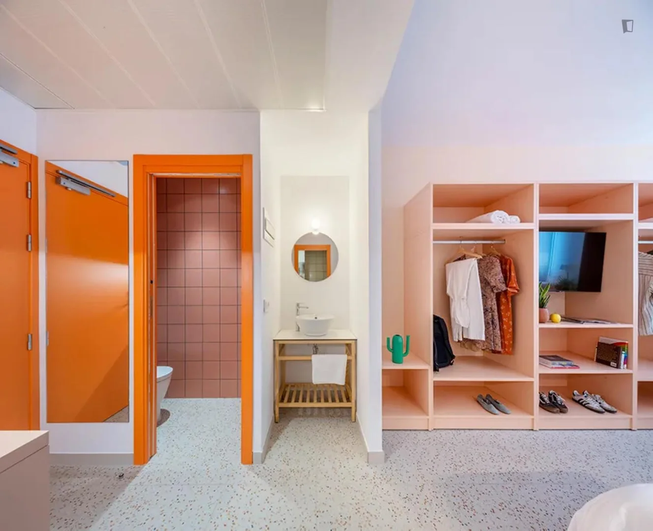 'de öğrenci dairesinde, tamamen mobilyalı kiralık oda
