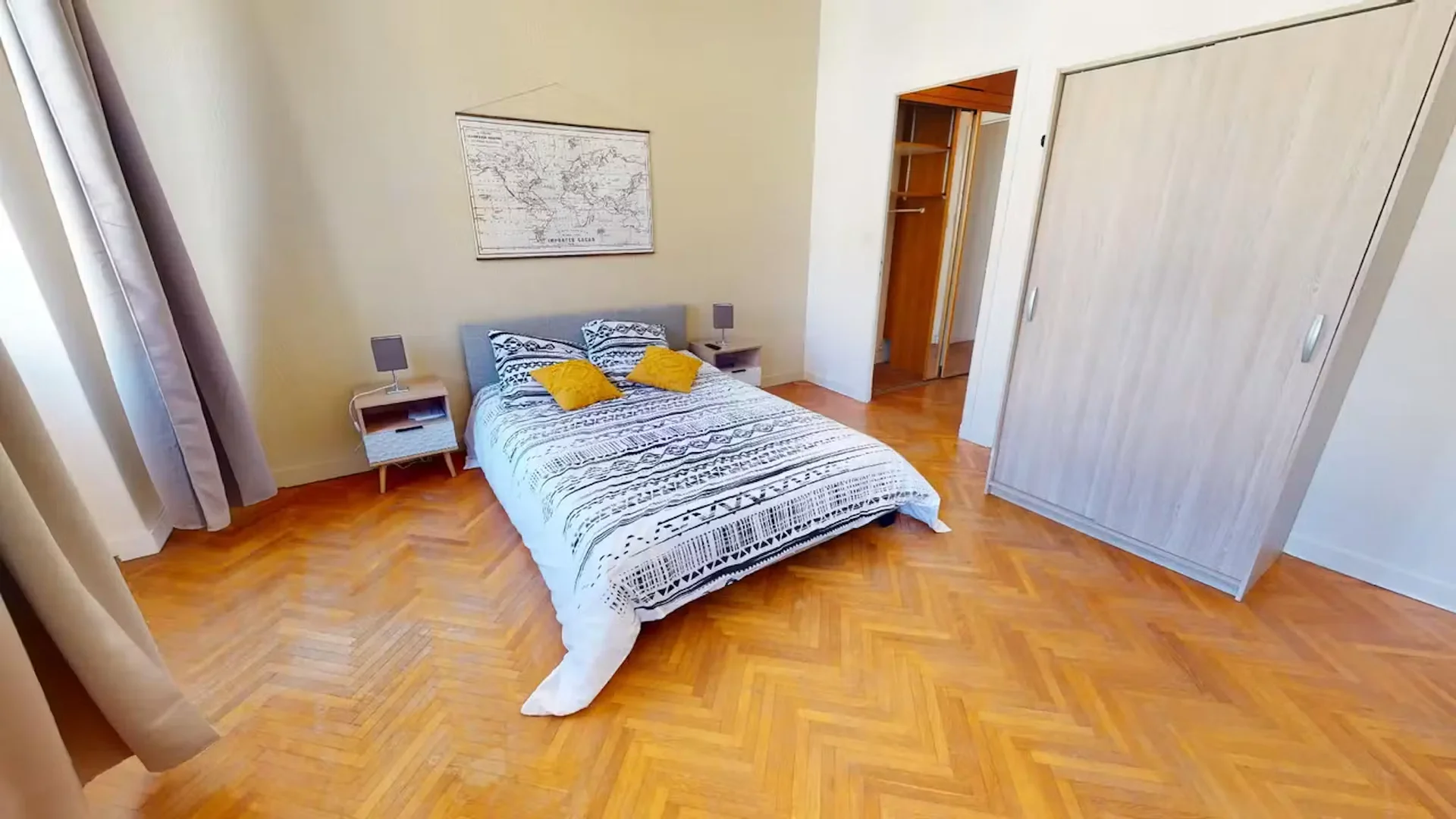 Chambre confortable pour étudiants disponible dans 