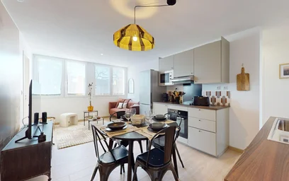 {area} de aylık kiralık oda