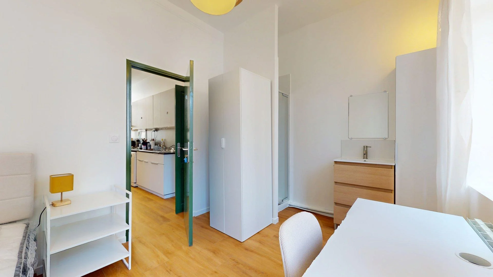 Quarto para alugar em apartamento de estudantes em , totalmente mobilado