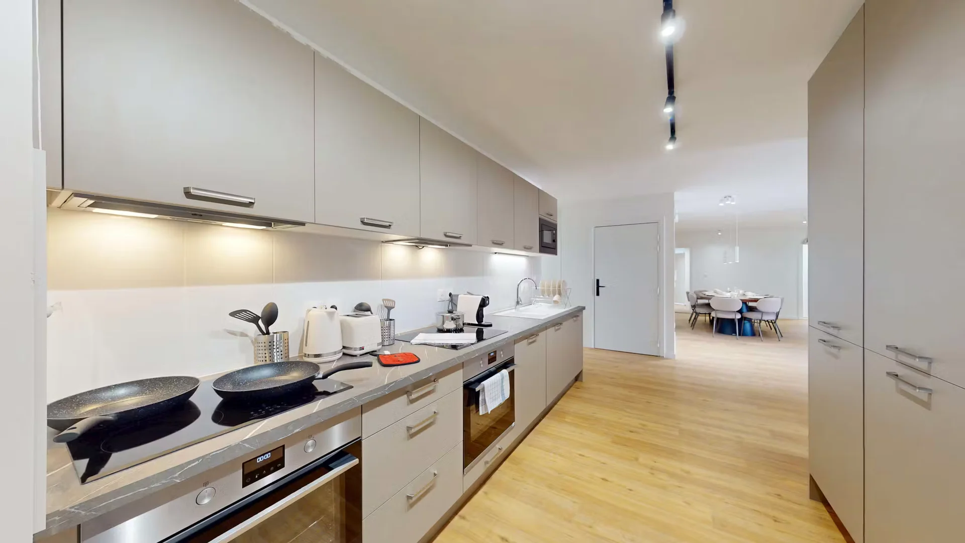 Bright and airy student room with easy university access in 