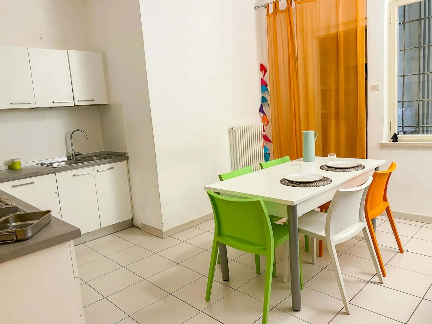 Chambre confortable pour étudiants disponible dans 