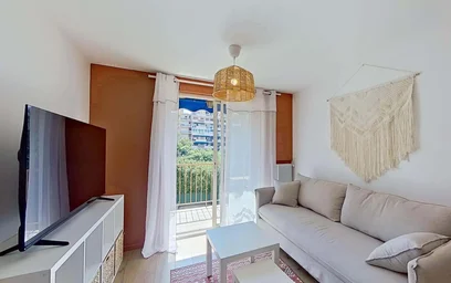 Chambre privée à 15 Av. du Grand Pin, 06600 Antibes, France, image 12 de 20