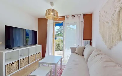 Chambre privée à 15 Av. du Grand Pin, 06600 Antibes, France, image 13 de 20