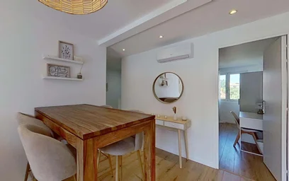 Chambre privée à 15 Av. du Grand Pin, 06600 Antibes, France, image 15 de 20