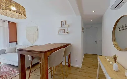 Chambre privée à 15 Av. du Grand Pin, 06600 Antibes, France, image 10 de 20