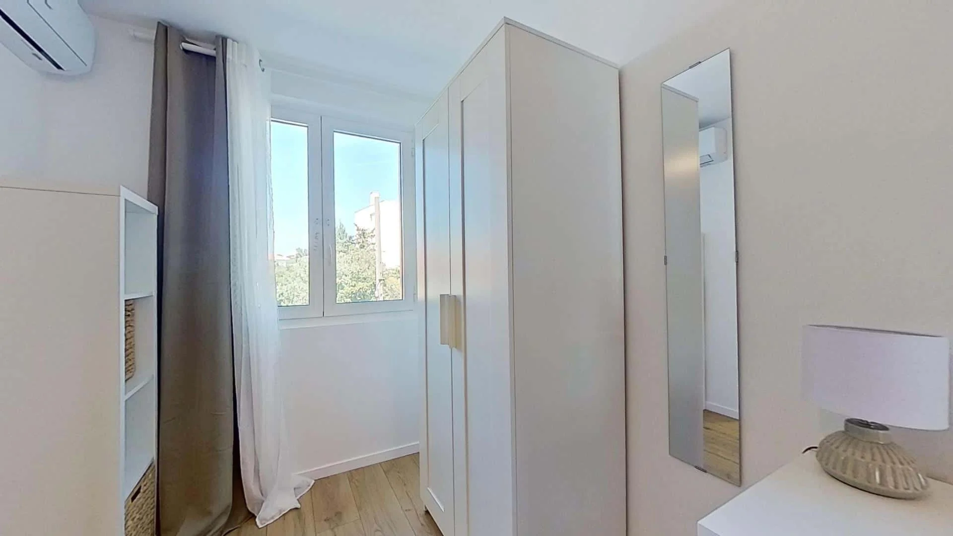 Chambre d'étudiant confortable et spacieuse dans 