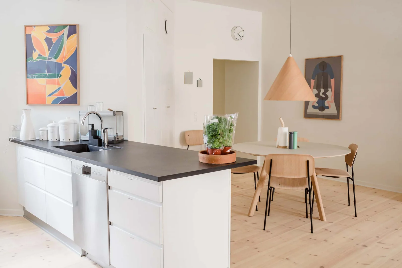 Habitación estudiantil económica con ubicación conveniente en