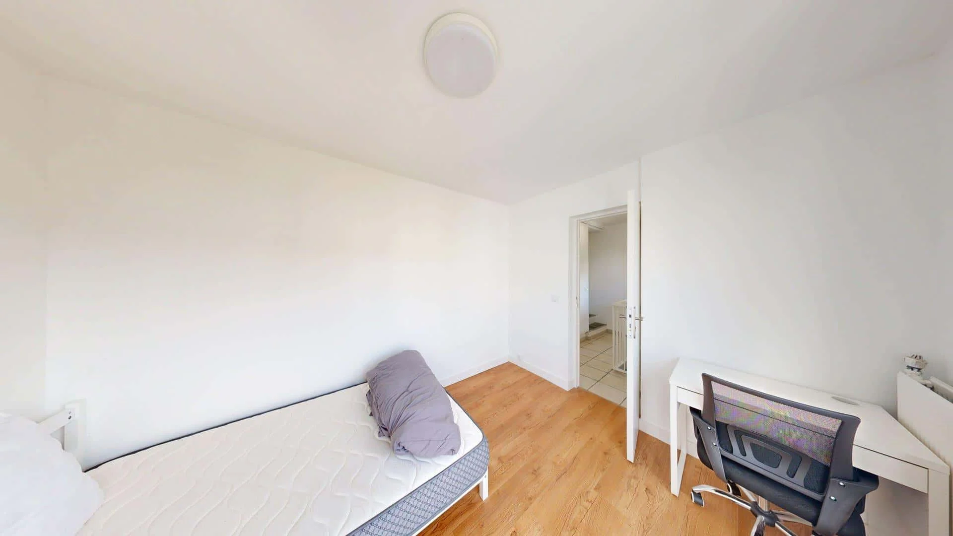 Habitación estudiantil económica cerca del campus en