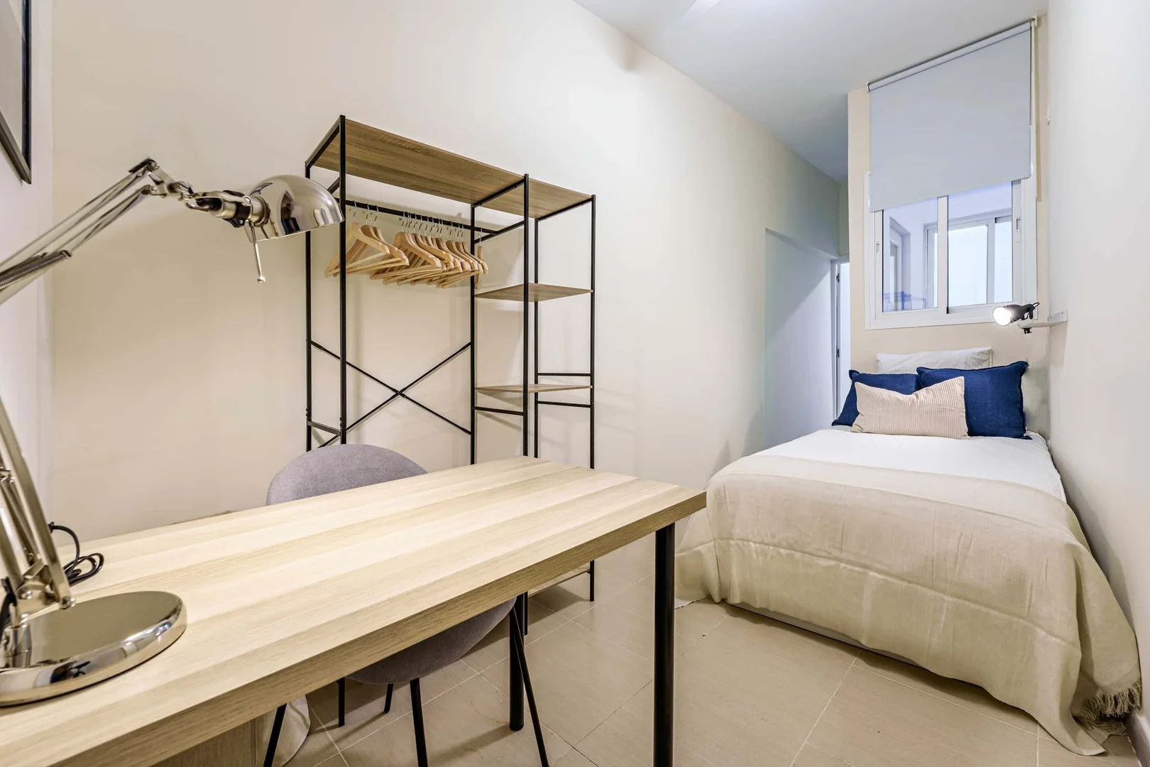Student-friendly room in  with modern amenities