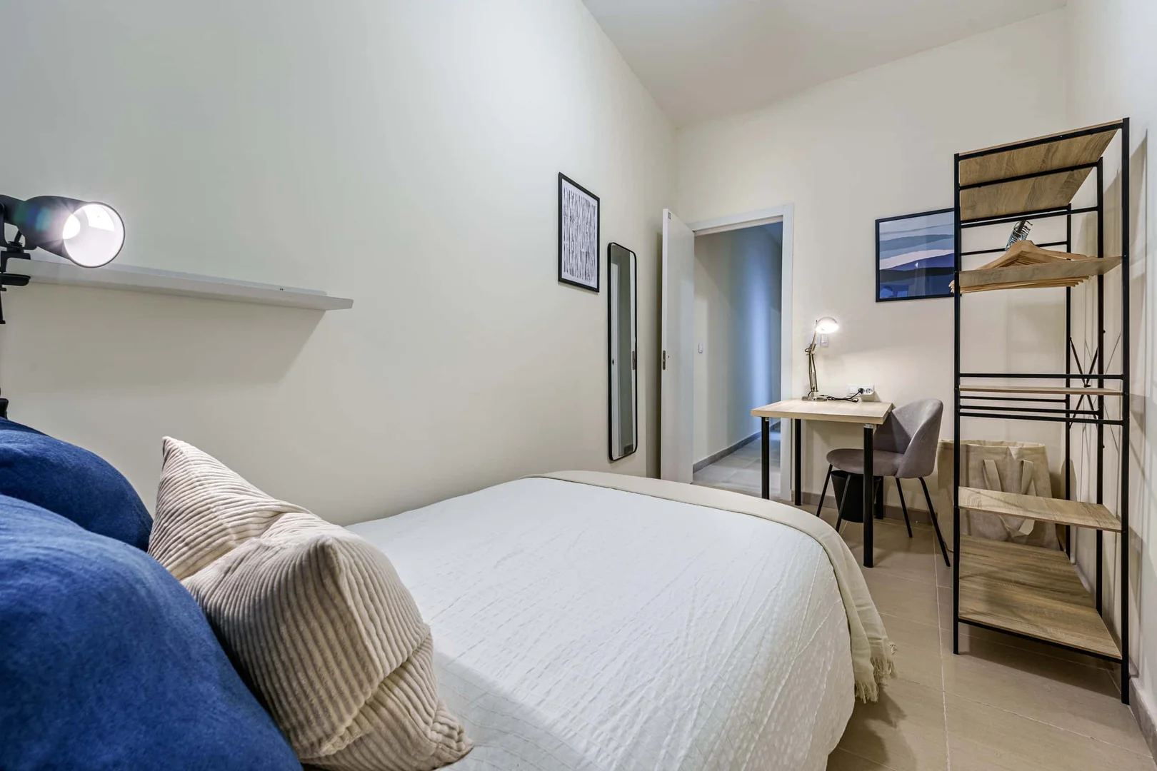 Room for rent in student apartment in , fully furnished