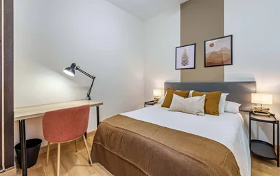 Bright private room in {area}