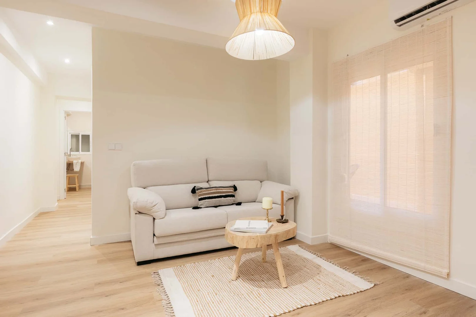 Student-friendly room in  with modern amenities