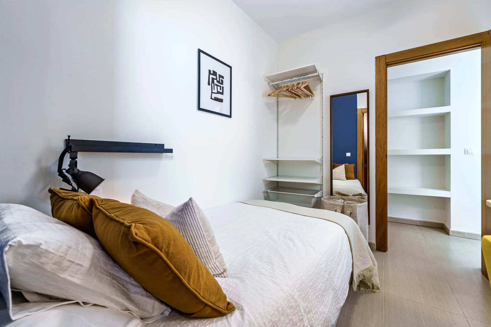 Bright and airy student room with easy university access in 