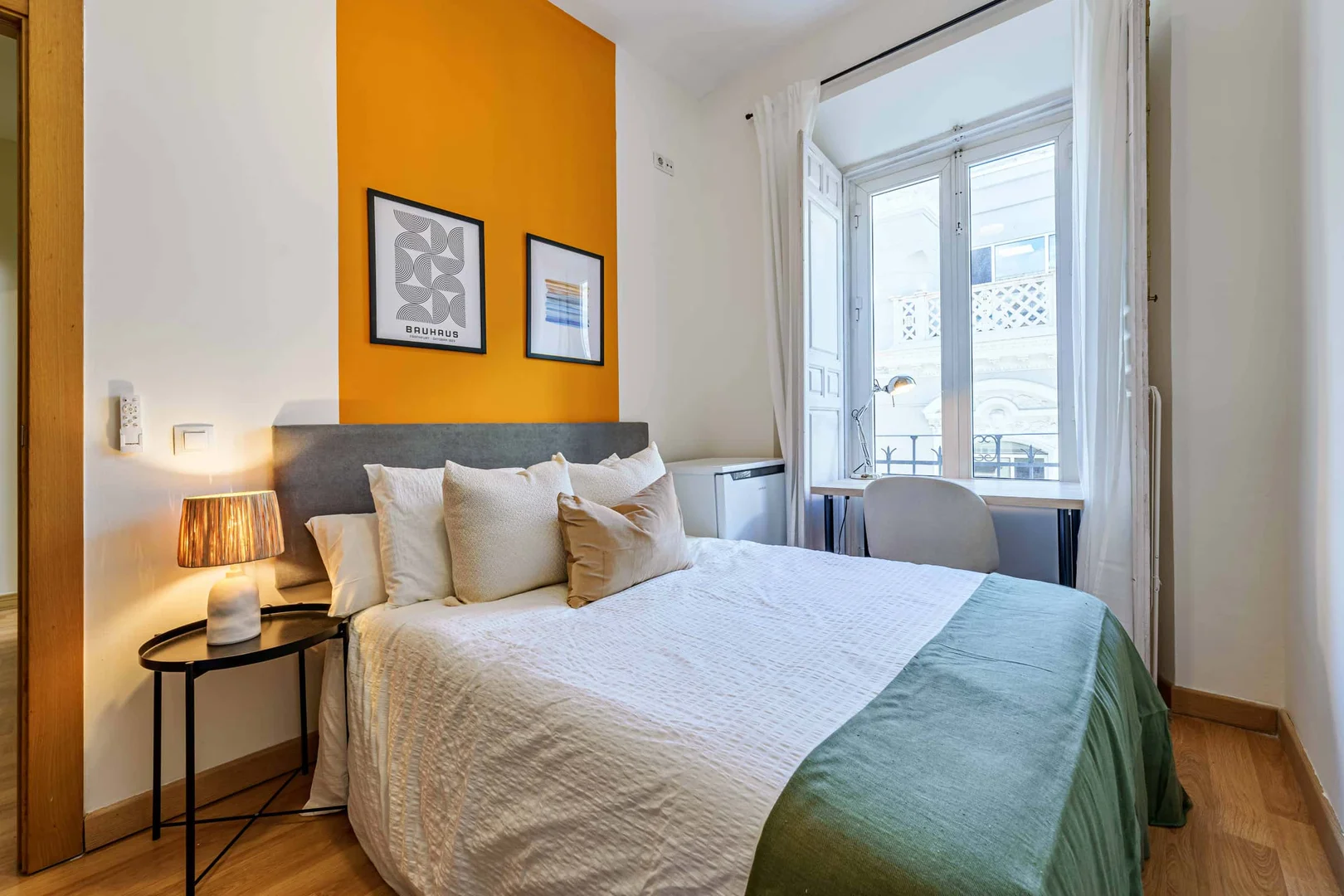 Comfortable and spacious student room in 