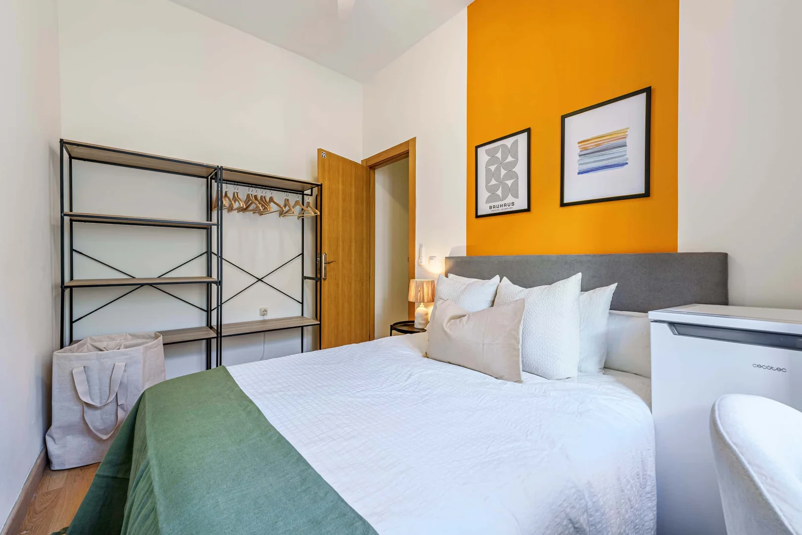 Economical student room with convenient location in 