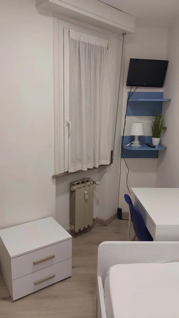 Camera per studenti in  con area studio e servizi in comune