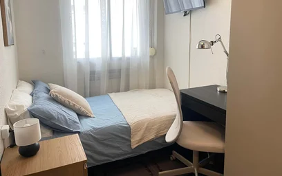 Cheap private room in {area}