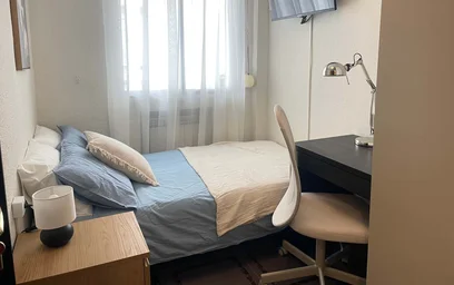 Private room at C. Valdemoro, 18, pta 28, 28901 Getafe, Madrid, Spain, image 2 of 11