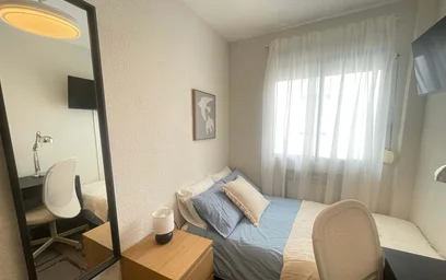 Private room at C. Valdemoro, 18, pta 28, 28901 Getafe, Madrid, Spain, image 3 of 11