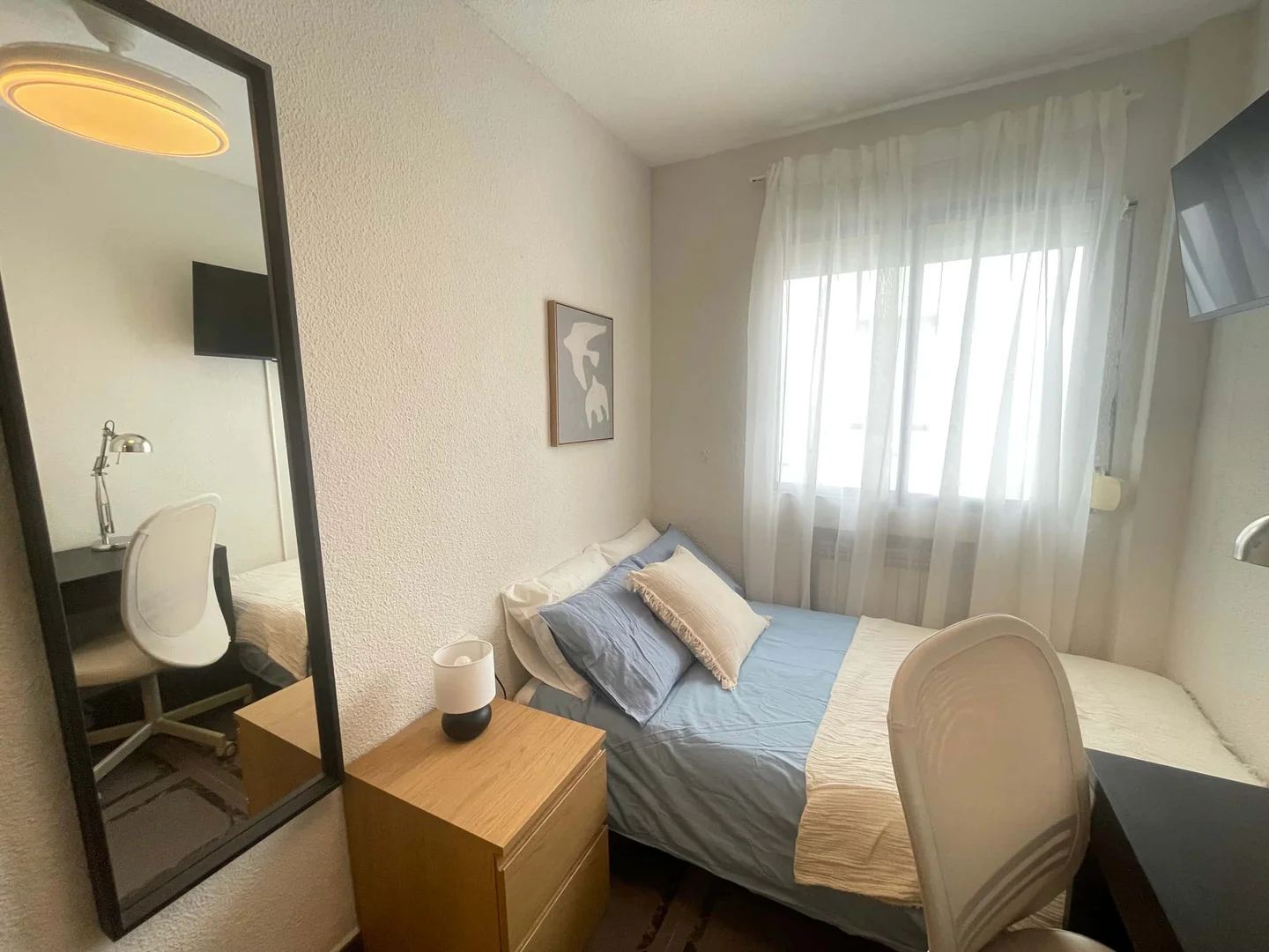 Economical student room with convenient location in