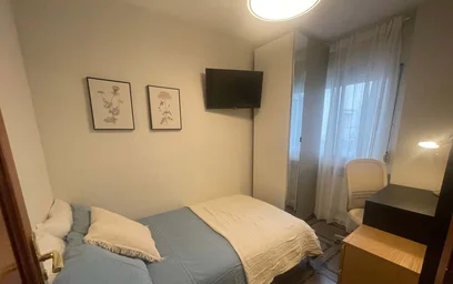 Bright private room in {area}