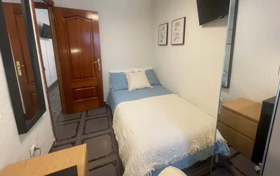 Private room at C. Valdemoro, 18, pta 28, 28901 Getafe, Madrid, Spain, image 2 of 12