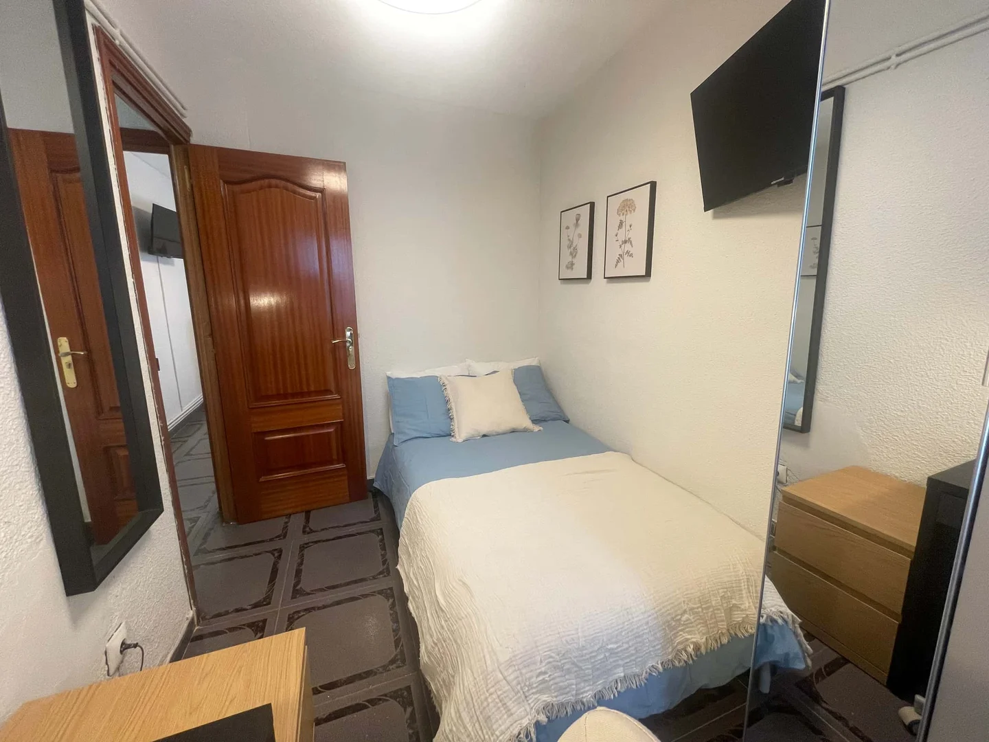 Cozy room for students available in