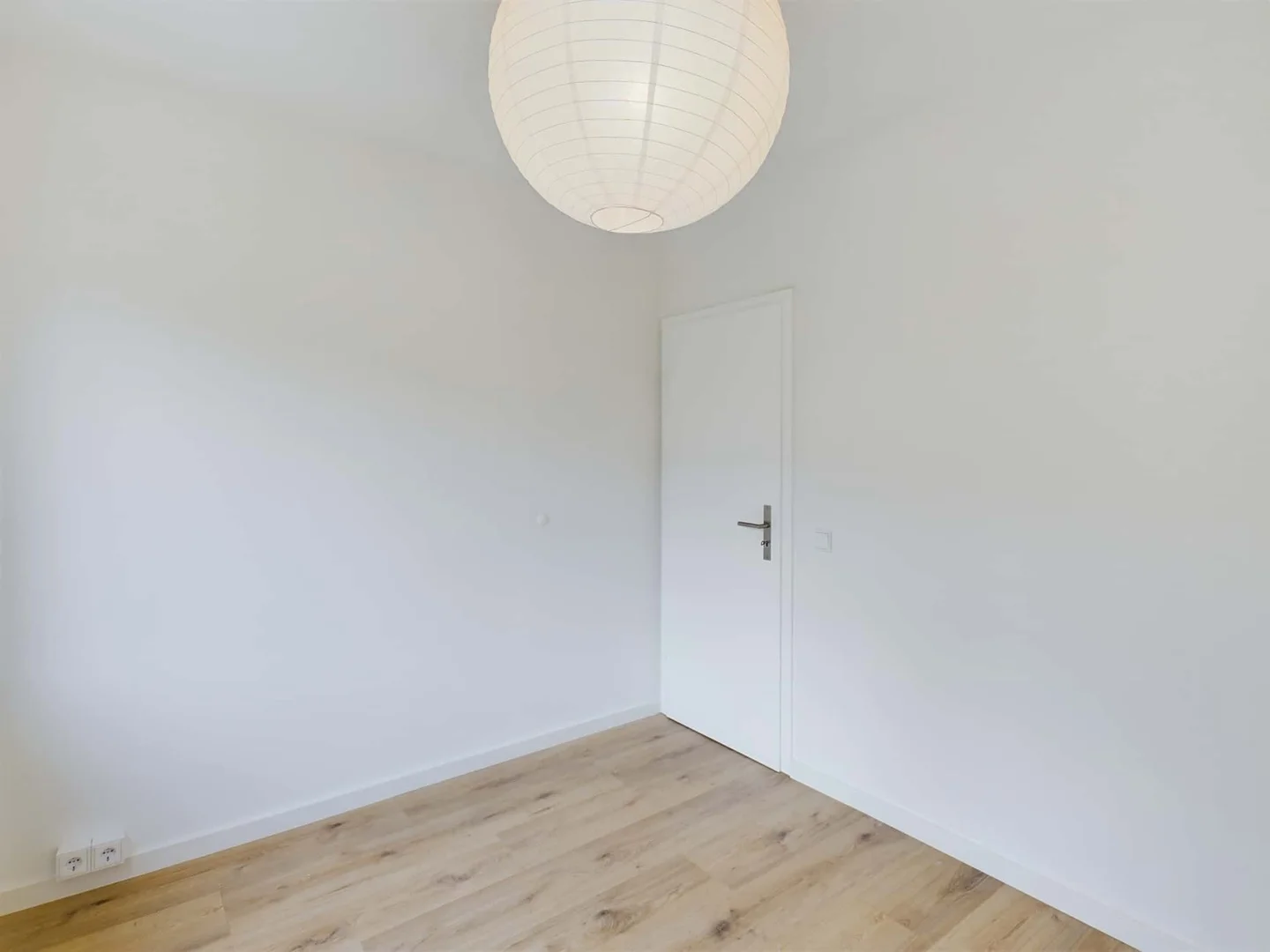 Functional student room perfect for studying in 