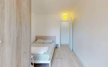 Room for rent in a shared flat in {area}