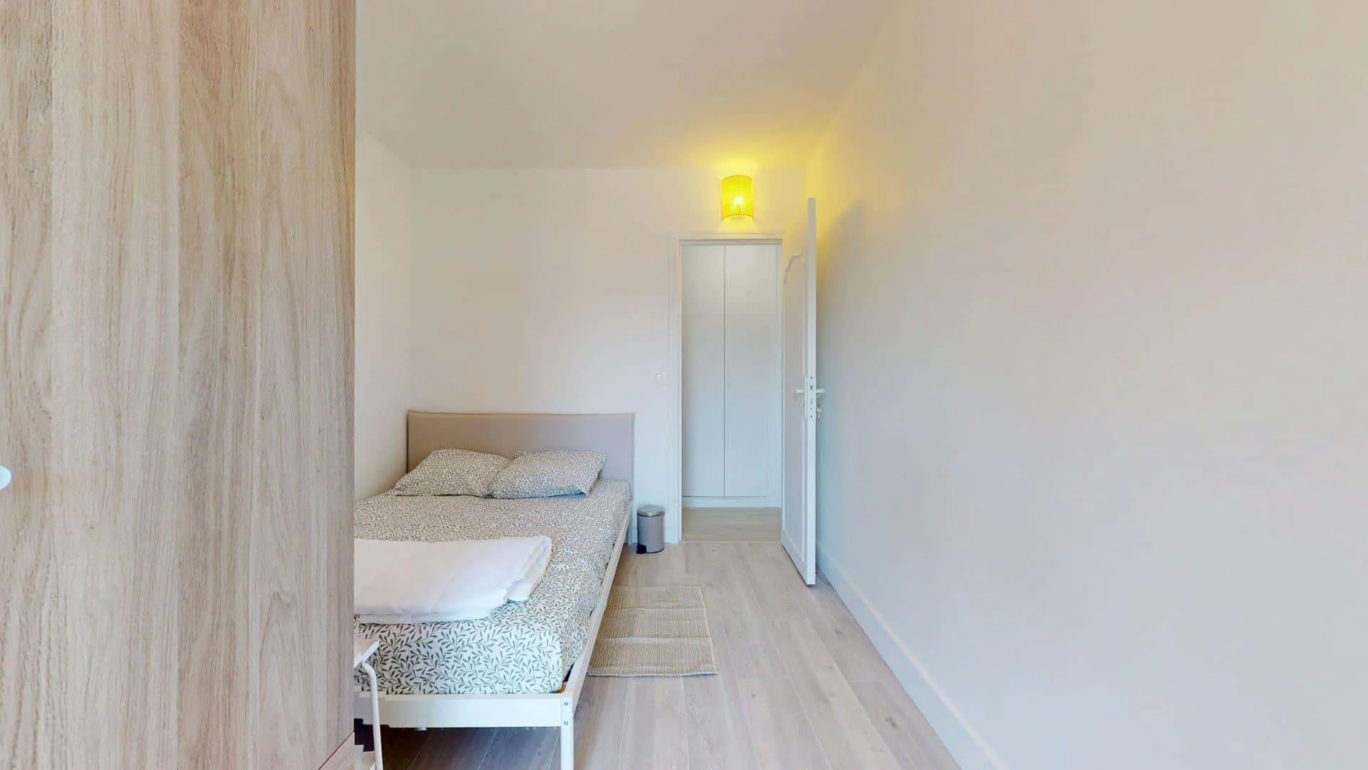 Student-friendly room in  with modern amenities