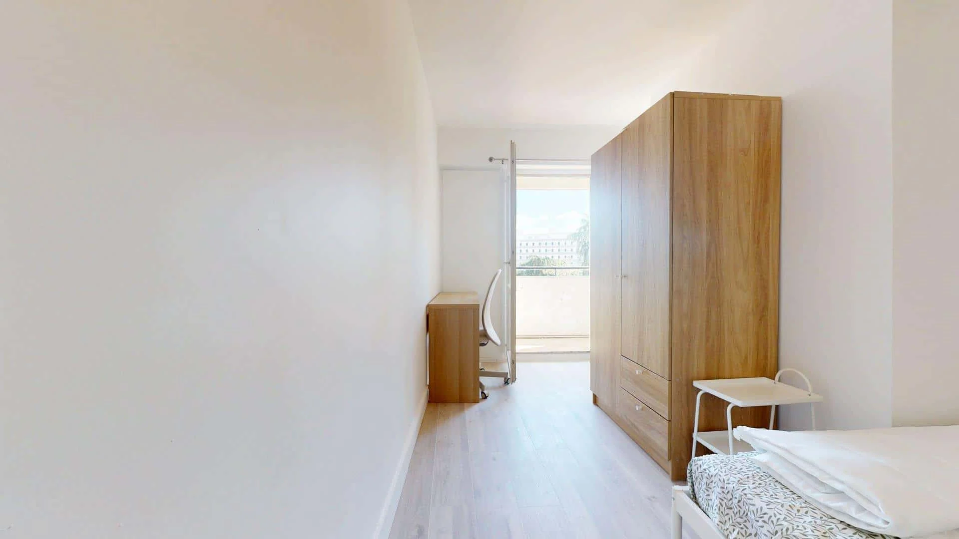 Comfortable and spacious student room in 