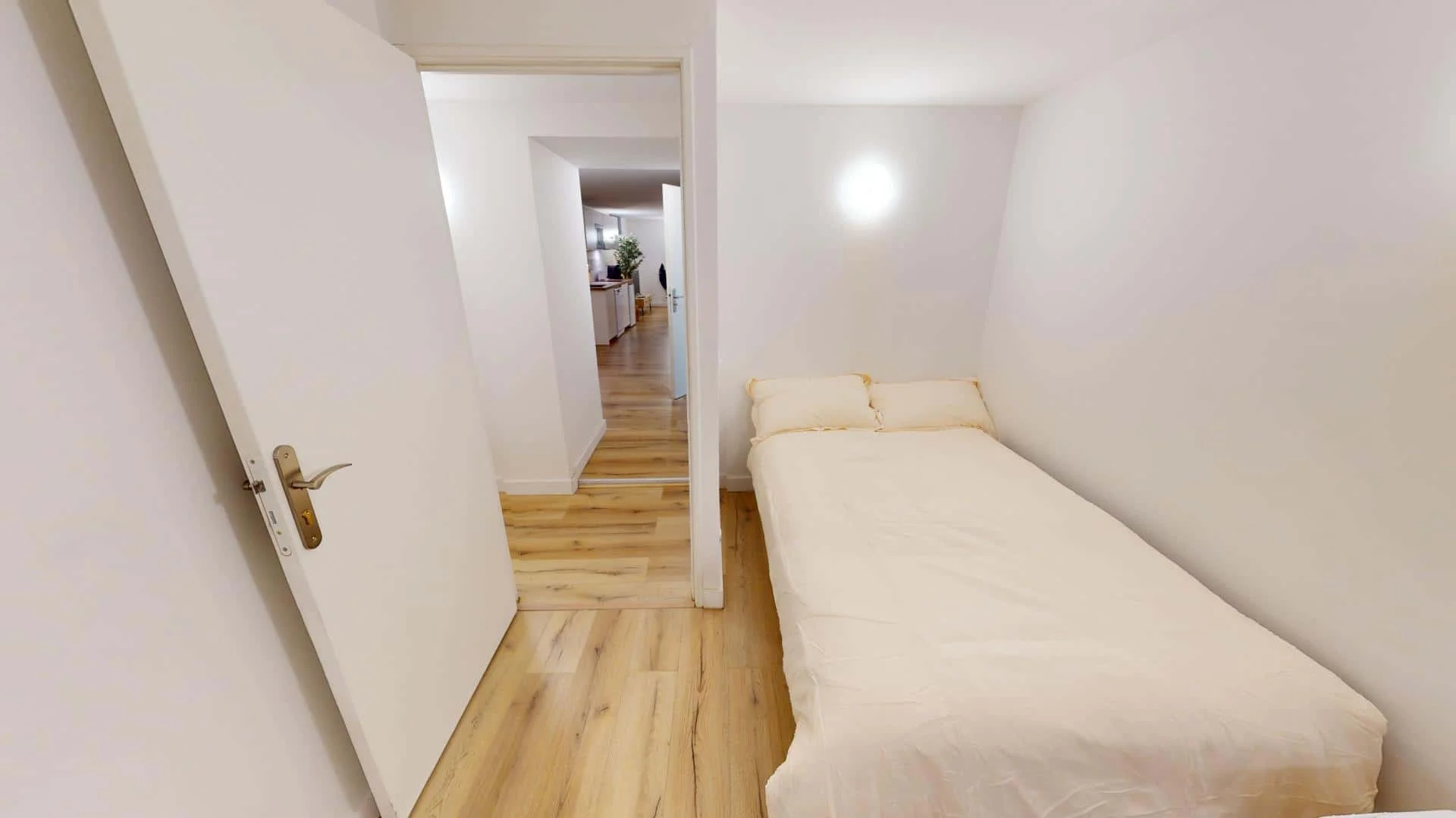 Habitación para estudiantes en  con área de estudio y facilidades compartidas