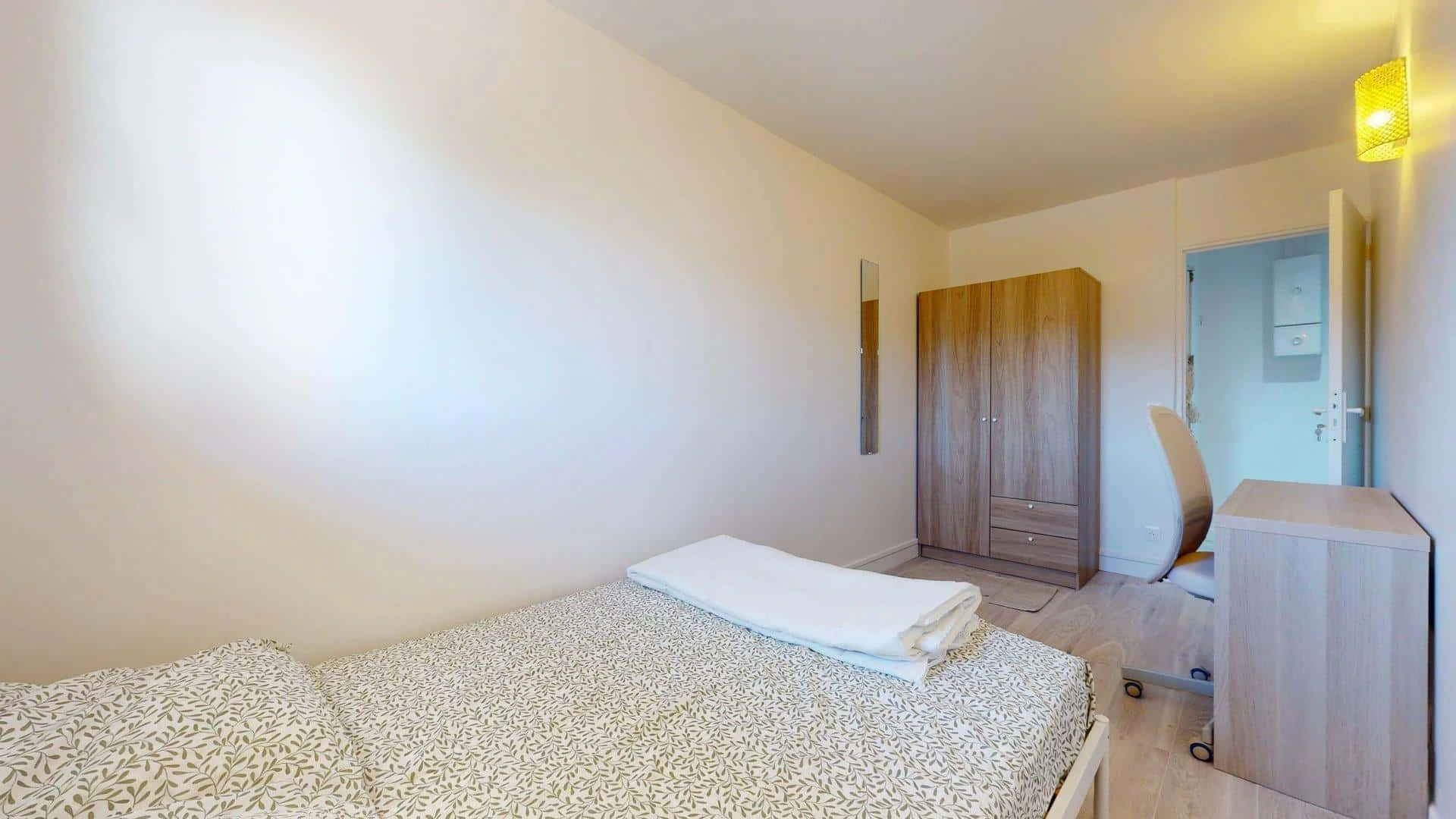 Student-friendly room in  with modern amenities