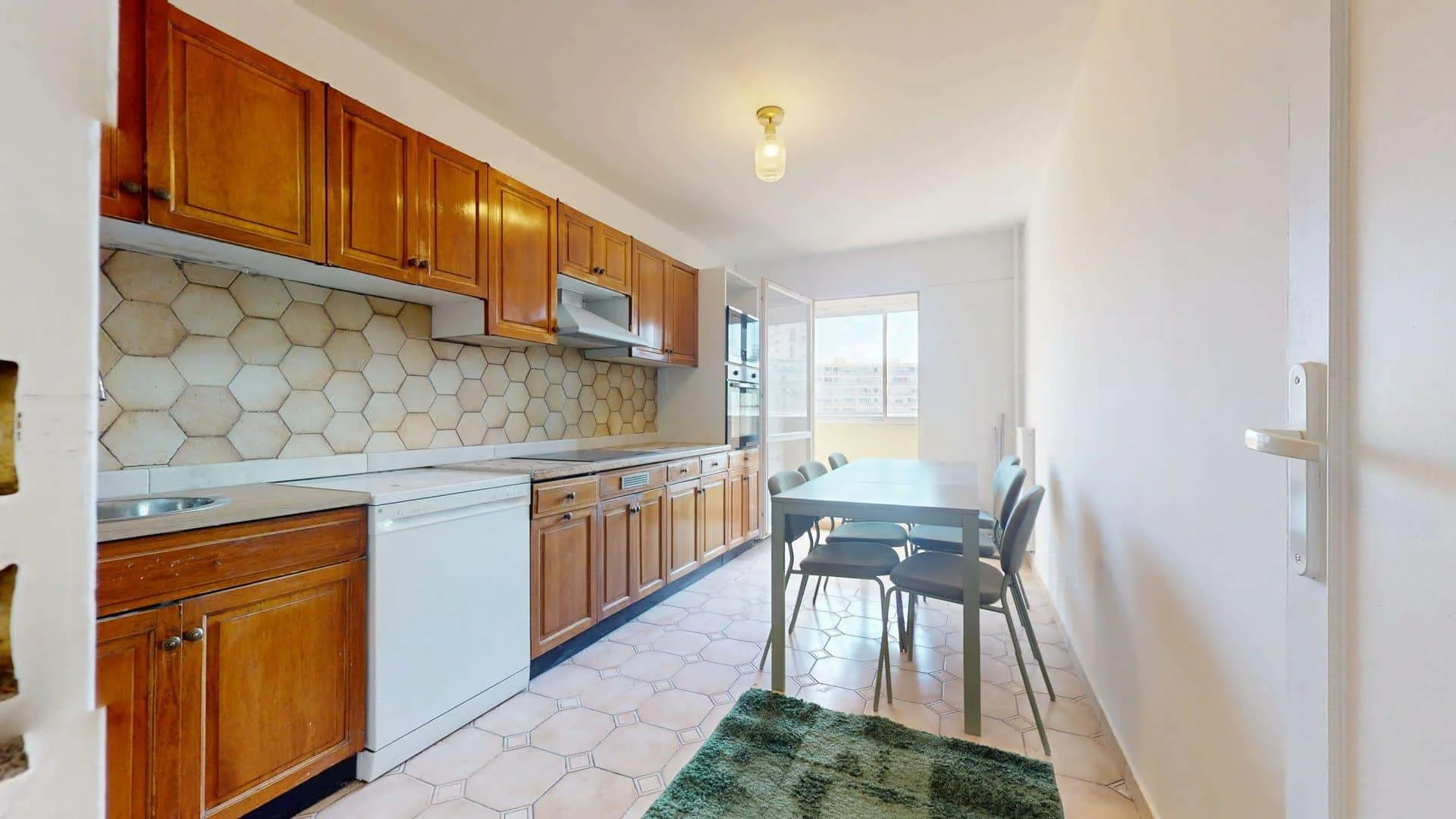 Student-friendly room in  with modern amenities