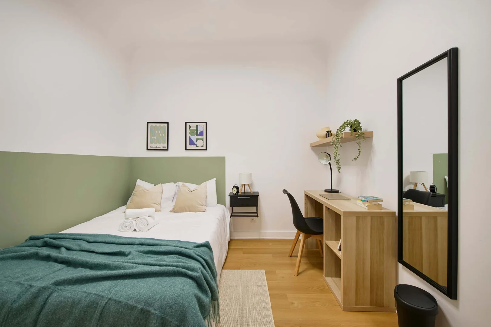 Room for rent in student apartment in , fully furnished