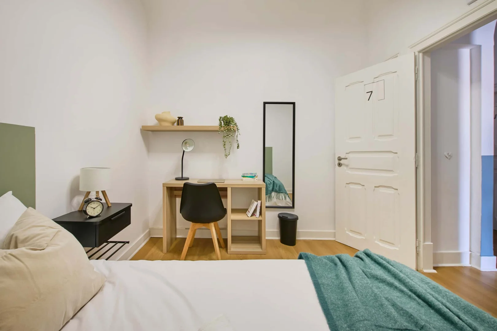 Student-friendly room in with modern amenities