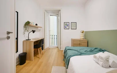 Bright private room in {area}