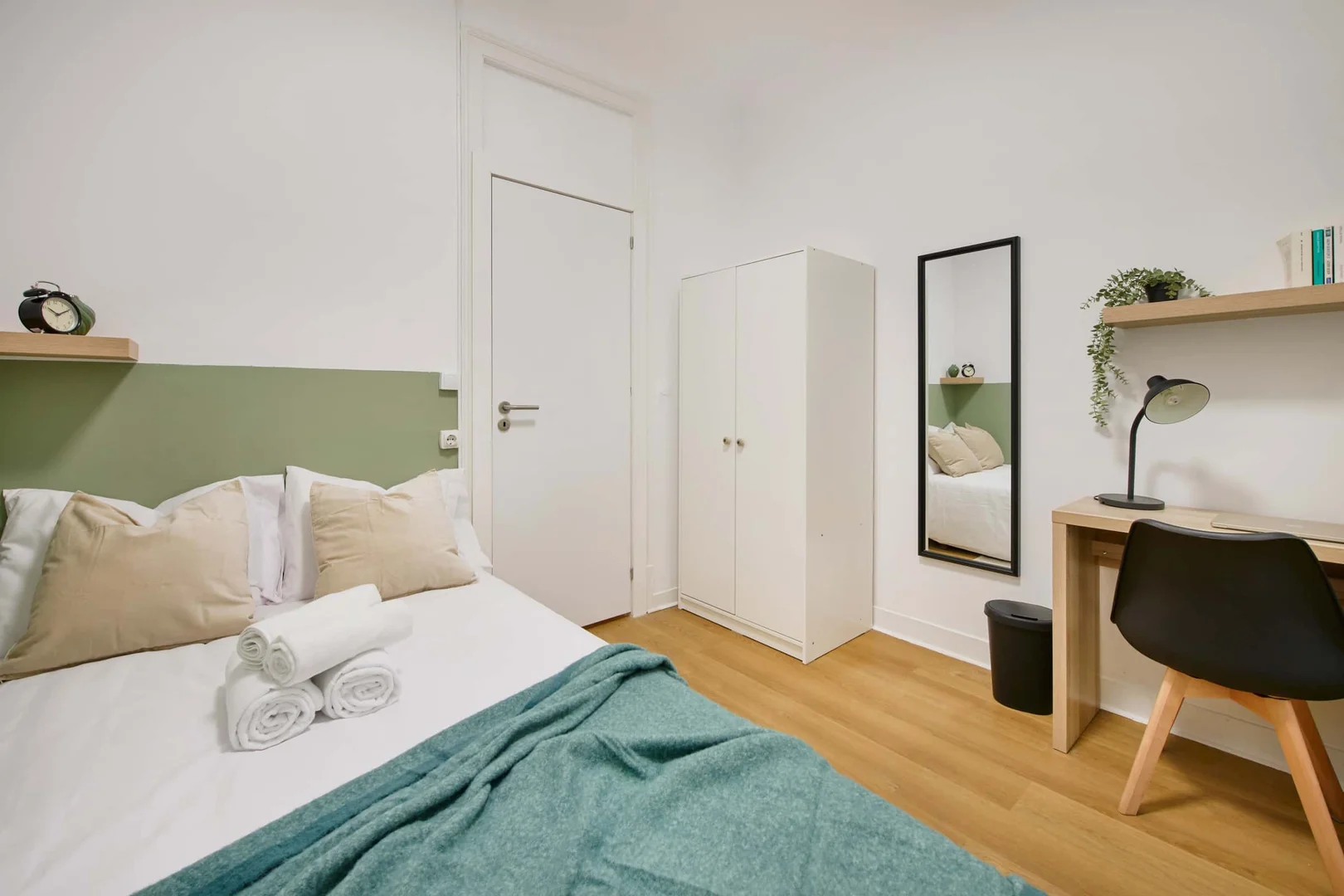 Room for rent in student apartment in , fully furnished